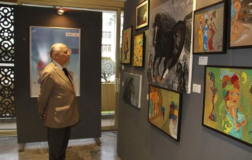 Coups de pinceau de justice : de jeunes artistes de Rabat affrontent la violence de genre · 9